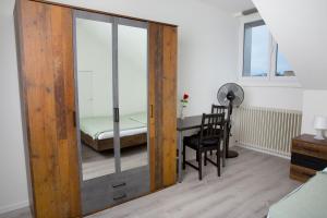 Postel nebo postele na pokoji v ubytování Simpel Rooms Vintage Rustica nähe Uni, Olma, Spital