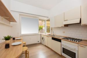 Kuchyňa alebo kuchynka v ubytovaní Parioli Garden-Rental in Rome