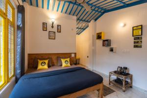 Ένα ή περισσότερα κρεβάτια σε δωμάτιο στο The Hosteller Mussoorie By the Streamside, Kempty