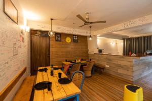 Φωτογραφία από το άλμπουμ του The Hosteller Mussoorie By the Streamside, Kempty σε Mussoorie
