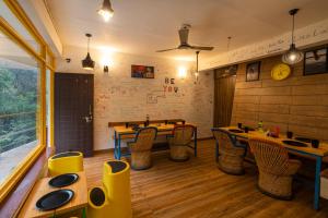 Φωτογραφία από το άλμπουμ του The Hosteller Mussoorie By the Streamside, Kempty σε Mussoorie