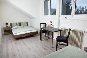 Postel nebo postele na pokoji v ubytování Simpel Rooms Vintage Rustica nähe Uni, Olma, Spital
