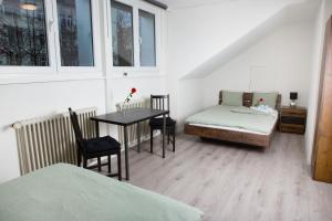Postel nebo postele na pokoji v ubytování Simpel Rooms Vintage Rustica nähe Uni, Olma, Spital