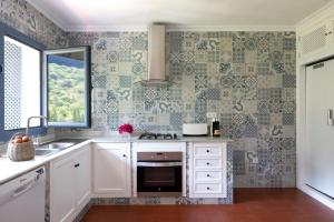 Kuchnia lub aneks kuchenny w obiekcie Stunning home Benamahoma 4 Bed - Sierra Grazalema