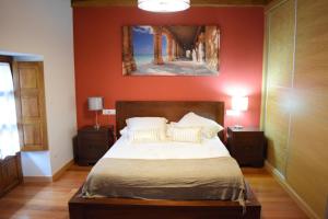 A bed or beds in a room at Vuelta Abajo Un lujo a tu alcance en Cartes