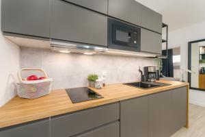 Kuchyň nebo kuchyňský kout v ubytování Sunset Resort - Apartament Florencja