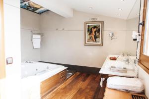 a bathroom with a sink and a tub at Hotel Ríos in San Adrián