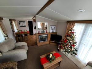 Imagen de la galería de 5 Geranium, Holiday Home in Oakdene Forest Park, en Ferndown