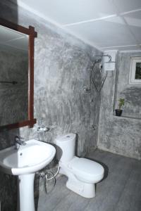 Een badkamer bij Ella Relax Inn