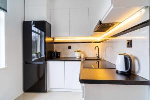 Kuchnia lub aneks kuchenny w obiekcie Park View - przy plaży, parking, TV55" z Netflix i Max