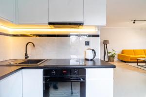 Kuchnia lub aneks kuchenny w obiekcie Park View - przy plaży, parking, TV55" z Netflix i Max