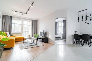Część wypoczynkowa w obiekcie Park View - przy plaży, parking, TV55" z Netflix i Max