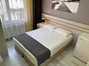 a bedroom with a bed in a room at Kaleroom EDİRNE in Edirne