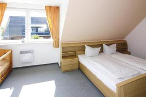 a bedroom with a bed and a window at Holiday complex Schuldt, Behrensdorf in Behrensdorf
