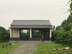 Aed väljaspool majutusasutust 近萬巒豬腳街養生民宿