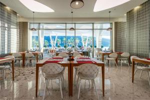 Restaurace v ubytování Carine Hotel Kumbor Superior
