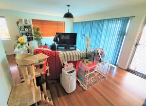 TV a/nebo společenská místnost v ubytování Amazing City Location-Private Room in a Share House-2 Rooms available!!