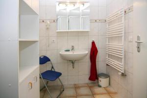 Et badeværelse på Reihenhaus im Ostseebad Zingst + 14 billeder