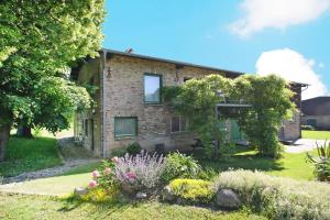 a brick house with a garden in front of it at Ferienhaus, Zahrensdorf in Zahrensdorf