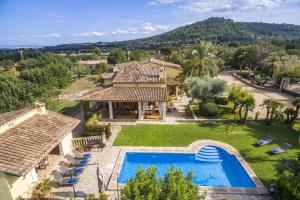 an aerial view of a villa with a swimming pool at Finca Can Bosch Family in Inca