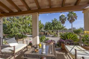 Ein Garten an der Unterkunft Finca Sa Tanqueta Rústica