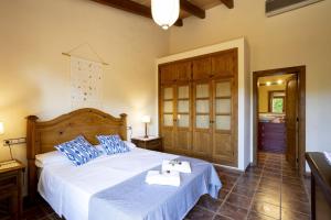 Ein Bett oder Betten in einem Zimmer der Unterkunft Finca Sa Tanqueta Rústica