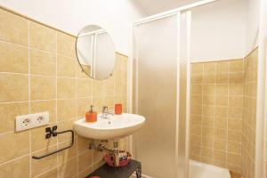 A bathroom at Pou Monjo Még 22 kép