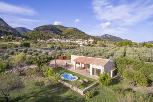 A general mountain view or a mountain view taken from the country house
