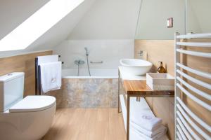 Kúpeľňa v ubytovaní Hotel i Restauracja na Skarpie