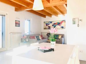 A seating area at Stepandgo Milano Navigli