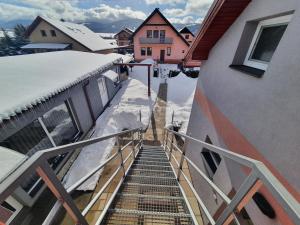 Budova, v ktorej sa apartmán nachádza
