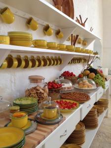 a buffet of food on shelves in a kitchen at Masseria Corte degli Asini in Montalbano