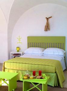 Кровать или кровати в номере Masseria Corte degli Asini