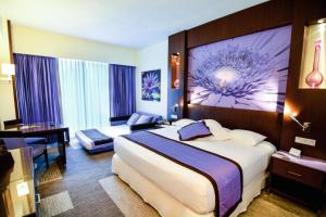 Riu Plaza Panamá客房内的一张或多张床位