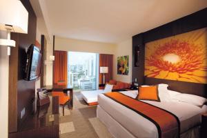 Riu Plaza Panamá客房内的一张或多张床位