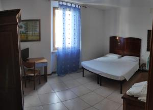 A bed or beds in a room at Casa di Alfredo Affittacamere