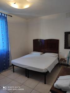 A bed or beds in a room at Casa di Alfredo Affittacamere