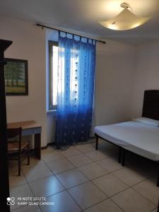 A bed or beds in a room at Casa di Alfredo Affittacamere