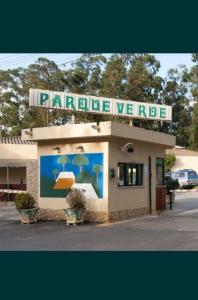a store with a sign that reads paradise we ride at Residencial T2 no Parque Verde in Quinta do Conde