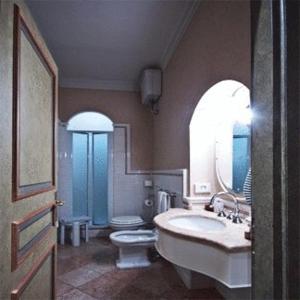 Ванная комната в Hotel Arnaldo Aquila D’oro