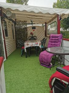 Kuvagallerian kuva majoituspaikasta Mobil home - Clim, TV - Camping '4 étoiles' - Vic-la-Gardiole - 008, joka sijaitsee kohteessa Vic-la-Gardiole