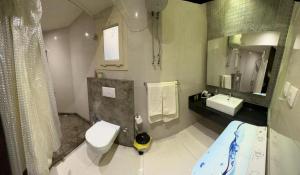 Kúpeľňa v ubytovaní شالية مجهز بالكامل موسي كوست Fully Equipped Chalet Mosa Coast