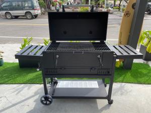 Attrezzature per barbecue disponibili per gli ospiti della stanza in casa privata