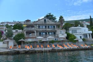 Gallery image of Apartments Palace Mira Mare in Tivat