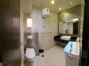 Kúpeľňa v ubytovaní شالية مجهز بالكامل موسي كوست Fully Equipped Chalet Mosa Coast