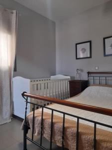 Foto dalla galleria di Oak Tree Cozy Apartment a Tria Monastiria