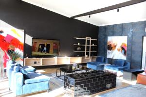 Χώρος καθιστικού στο 51 On Kologha Lifestyle & Leisure