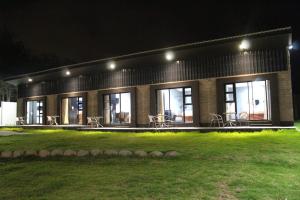 Το κτήριο όπου στεγάζεται  το κάμπινγκ