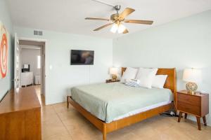 Postel nebo postele na pokoji v ubytování Oceanfront Daytona Beach Condo with Beach Views! + 20 fotografií