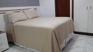 a bedroom with a bed with a white bedspread at FLAT O POINT do CARNAVAL do FAROL da BARRA in Salvador +17 photos